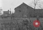 Image US Army Erftwerk 4e troupes de cavalerie entrez factory Grevenbroich Allemagne, 1945, de la seconde 6 séquences d'archives historiques vidéo 65675072984