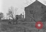 Image US Army Erftwerk 4e troupes de cavalerie entrez factory Grevenbroich Allemagne, 1945, de la seconde 9 séquences d'archives historiques vidéo 65675072984