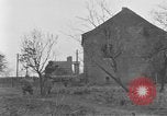 Image US Army Erftwerk 4e troupes de cavalerie entrez factory Grevenbroich Allemagne, 1945, de la seconde 13 séquences d'archives historiques vidéo 65675072984