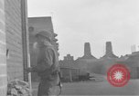 Image US Army Erftwerk 4e troupes de cavalerie entrez factory Grevenbroich Allemagne, 1945, de la seconde 26 séquences d'archives historiques vidéo 65675072984