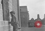 Image US Army Erftwerk 4e troupes de cavalerie entrez factory Grevenbroich Allemagne, 1945, de la seconde 27 séquences d'archives historiques vidéo 65675072984