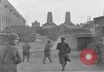 Image US Army Erftwerk 4e troupes de cavalerie entrez factory Grevenbroich Allemagne, 1945, de la seconde 30 séquences d'archives historiques vidéo 65675072984