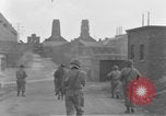 Image US Army Erftwerk 4e troupes de cavalerie entrez factory Grevenbroich Allemagne, 1945, de la seconde 33 séquences d'archives historiques vidéo 65675072984