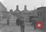 Image US Army Erftwerk 4e troupes de cavalerie entrez factory Grevenbroich Allemagne, 1945, de la seconde 34 séquences d'archives historiques vidéo 65675072984