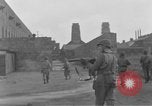 Image US Army Erftwerk 4e troupes de cavalerie entrez factory Grevenbroich Allemagne, 1945, de la seconde 39 séquences d'archives historiques vidéo 65675072984