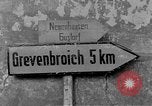 Image 4e régiment de cavalerie réservoir M10 destroyer pénètre dans la ville Grevenbroich Allemagne, 1945, de la seconde 3 séquences d'archives historiques vidéo 65675072985