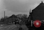 Image 4e régiment de cavalerie réservoir M10 destroyer pénètre dans la ville Grevenbroich Allemagne, 1945, de la seconde 5 séquences d'archives historiques vidéo 65675072985