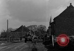 Image 4e régiment de cavalerie réservoir M10 destroyer pénètre dans la ville Grevenbroich Allemagne, 1945, de la seconde 6 séquences d'archives historiques vidéo 65675072985
