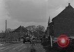 Image 4e régiment de cavalerie réservoir M10 destroyer pénètre dans la ville Grevenbroich Allemagne, 1945, de la seconde 7 séquences d'archives historiques vidéo 65675072985