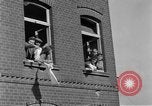 Image 4e régiment de cavalerie réservoir M10 destroyer pénètre dans la ville Grevenbroich Allemagne, 1945, de la seconde 11 séquences d'archives historiques vidéo 65675072985