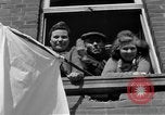Image 4e régiment de cavalerie réservoir M10 destroyer pénètre dans la ville Grevenbroich Allemagne, 1945, de la seconde 13 séquences d'archives historiques vidéo 65675072985