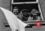 Image 4e régiment de cavalerie réservoir M10 destroyer pénètre dans la ville Grevenbroich Allemagne, 1945, de la seconde 14 séquences d'archives historiques vidéo 65675072985