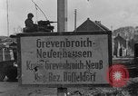 Image 4e régiment de cavalerie réservoir M10 destroyer pénètre dans la ville Grevenbroich Allemagne, 1945, de la seconde 19 séquences d'archives historiques vidéo 65675072985