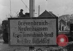 Image 4e régiment de cavalerie réservoir M10 destroyer pénètre dans la ville Grevenbroich Allemagne, 1945, de la seconde 20 séquences d'archives historiques vidéo 65675072985