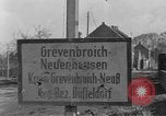 Image 4e régiment de cavalerie réservoir M10 destroyer pénètre dans la ville Grevenbroich Allemagne, 1945, de la seconde 22 séquences d'archives historiques vidéo 65675072985