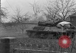 Image 4e régiment de cavalerie réservoir M10 destroyer pénètre dans la ville Grevenbroich Allemagne, 1945, de la seconde 35 séquences d'archives historiques vidéo 65675072985