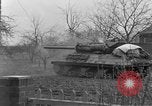 Image 4e régiment de cavalerie réservoir M10 destroyer pénètre dans la ville Grevenbroich Allemagne, 1945, de la seconde 36 séquences d'archives historiques vidéo 65675072985