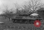 Image 4e régiment de cavalerie réservoir M10 destroyer pénètre dans la ville Grevenbroich Allemagne, 1945, de la seconde 38 séquences d'archives historiques vidéo 65675072985