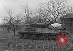 Image 4e régiment de cavalerie réservoir M10 destroyer pénètre dans la ville Grevenbroich Allemagne, 1945, de la seconde 42 séquences d'archives historiques vidéo 65675072985