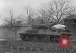 Image 4e régiment de cavalerie réservoir M10 destroyer pénètre dans la ville Grevenbroich Allemagne, 1945, de la seconde 43 séquences d'archives historiques vidéo 65675072985