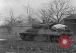 Image 4e régiment de cavalerie réservoir M10 destroyer pénètre dans la ville Grevenbroich Allemagne, 1945, de la seconde 44 séquences d'archives historiques vidéo 65675072985