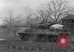 Image 4e régiment de cavalerie réservoir M10 destroyer pénètre dans la ville Grevenbroich Allemagne, 1945, de la seconde 45 séquences d'archives historiques vidéo 65675072985