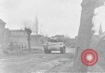 Image 4e régiment de cavalerie réservoir M10 destroyer pénètre dans la ville Grevenbroich Allemagne, 1945, de la seconde 46 séquences d'archives historiques vidéo 65675072985