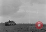Image 4e régiment de cavalerie réservoir M10 destroyer pénètre dans la ville Grevenbroich Allemagne, 1945, de la seconde 52 séquences d'archives historiques vidéo 65675072985