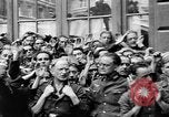 Standbild deutschen Kapitulation Paris Frankreich, 1944, aus Sekunde 15 historischem Filmmaterial Videoclip 65675073009