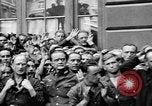 Standbild deutschen Kapitulation Paris Frankreich, 1944, aus Sekunde 16 historischem Filmmaterial Videoclip 65675073009