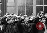 Standbild deutschen Kapitulation Paris Frankreich, 1944, aus Sekunde 20 historischem Filmmaterial Videoclip 65675073009