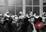 Standbild deutschen Kapitulation Paris Frankreich, 1944, aus Sekunde 21 historischem Filmmaterial Videoclip 65675073009
