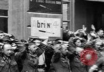 Standbild deutschen Kapitulation Paris Frankreich, 1944, aus Sekunde 25 historischem Filmmaterial Videoclip 65675073009