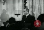 Immagine di Lyndon Johnson United States USA, 1965, secondo 17 filmato di repertorio 65675073016