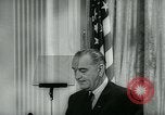 Immagine di Lyndon Johnson United States USA, 1965, secondo 22 filmato di repertorio 65675073016