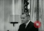 Immagine di Lyndon Johnson United States USA, 1965, secondo 26 filmato di repertorio 65675073016