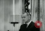 Immagine di Lyndon Johnson United States USA, 1965, secondo 33 filmato di repertorio 65675073016