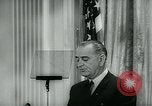 Immagine di Lyndon Johnson United States USA, 1965, secondo 42 filmato di repertorio 65675073016