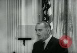Immagine di Lyndon Johnson United States USA, 1965, secondo 46 filmato di repertorio 65675073016
