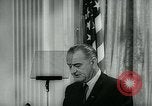 Immagine di Lyndon Johnson United States USA, 1965, secondo 47 filmato di repertorio 65675073016