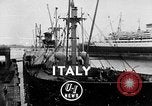 Standbild Ankunft der Kohle Genua Italien, 1947, aus Sekunde 1 historischem Filmmaterial Videoclip 65675073035