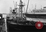 Standbild Ankunft der Kohle Genua Italien, 1947, aus Sekunde 7 historischem Filmmaterial Videoclip 65675073035