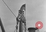 Standbild Ankunft der Kohle Genua Italien, 1947, aus Sekunde 10 historischem Filmmaterial Videoclip 65675073035