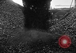 Standbild Ankunft der Kohle Genua Italien, 1947, aus Sekunde 42 historischem Filmmaterial Videoclip 65675073035