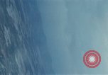 Standbild Air Attack Vietnam, 1965, aus Sekunde 22 historischem Filmmaterial Videoclip 65675073044