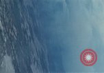 Standbild Air Attack Vietnam, 1965, aus Sekunde 28 historischem Filmmaterial Videoclip 65675073044