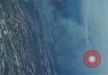 Standbild Air Attack Vietnam, 1965, aus Sekunde 32 historischem Filmmaterial Videoclip 65675073044