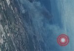 Standbild Air Attack Vietnam, 1965, aus Sekunde 34 historischem Filmmaterial Videoclip 65675073044