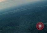 Standbild Air Attack Vietnam, 1965, aus Sekunde 19 historischem Filmmaterial Videoclip 65675073045