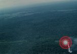 Standbild Air Attack Vietnam, 1965, aus Sekunde 25 historischem Filmmaterial Videoclip 65675073045